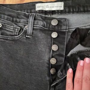 Great condition! GAP True Skinny Black Denim